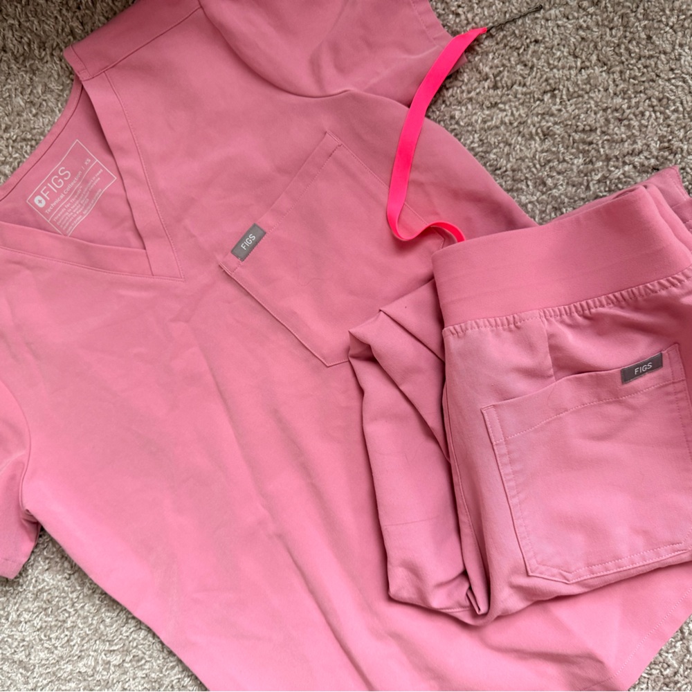 Figs Women's Rose Scrub Top and Pants